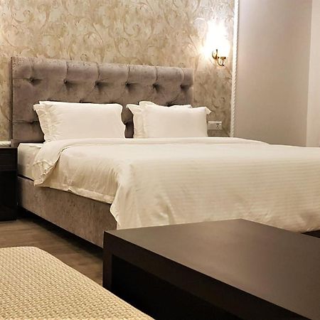 Hotel Green Court Homagama Экстерьер фото