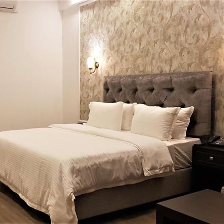 Hotel Green Court Homagama Экстерьер фото