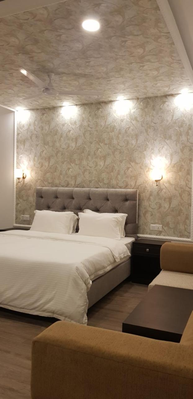 Hotel Green Court Homagama Экстерьер фото