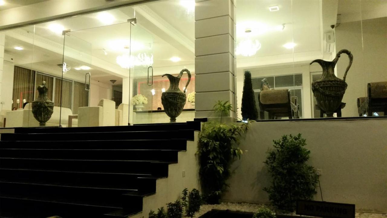 Hotel Green Court Homagama Экстерьер фото