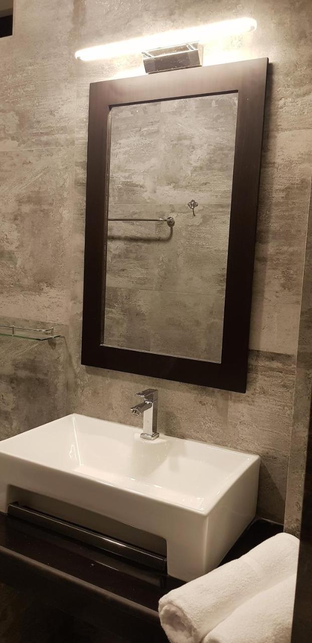 Hotel Green Court Homagama Экстерьер фото