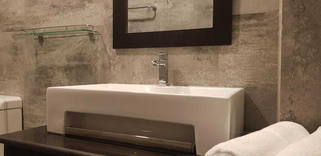 Hotel Green Court Homagama Экстерьер фото