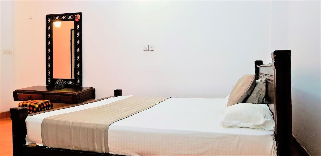 Hotel Green Court Homagama Экстерьер фото